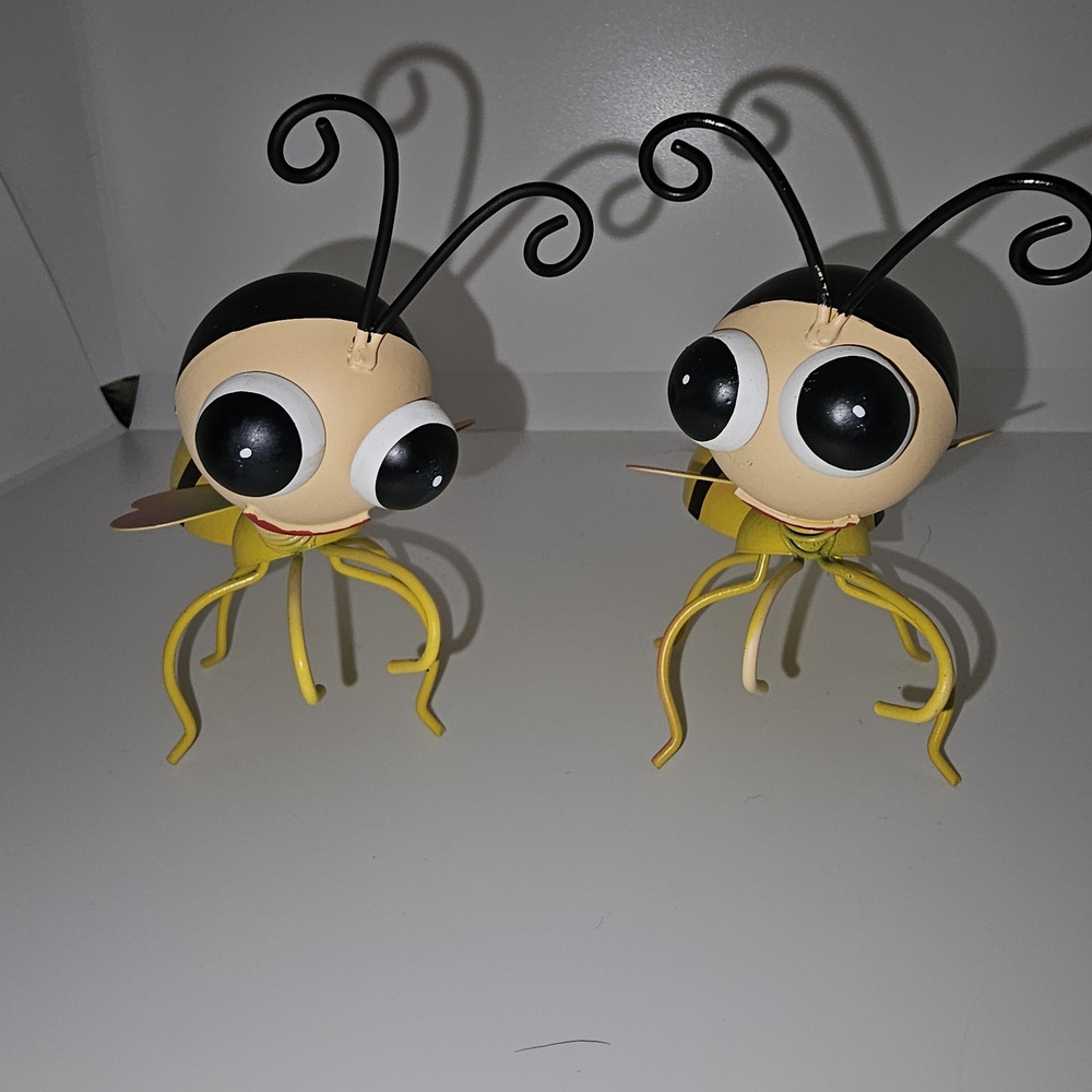 Metal Bee Garden Art - 1 Piece